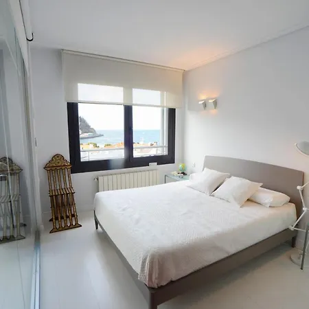 Go Donosti Chillida Apartman *